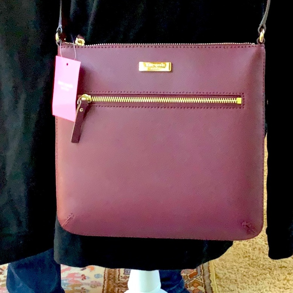 Kate Spade cross body tote, brand new. Still has packing.